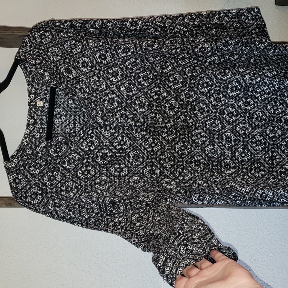 3/$12 Blouse Tunic V Neck Button Down Black Grey White XL-runs small - Picture 7 of 13